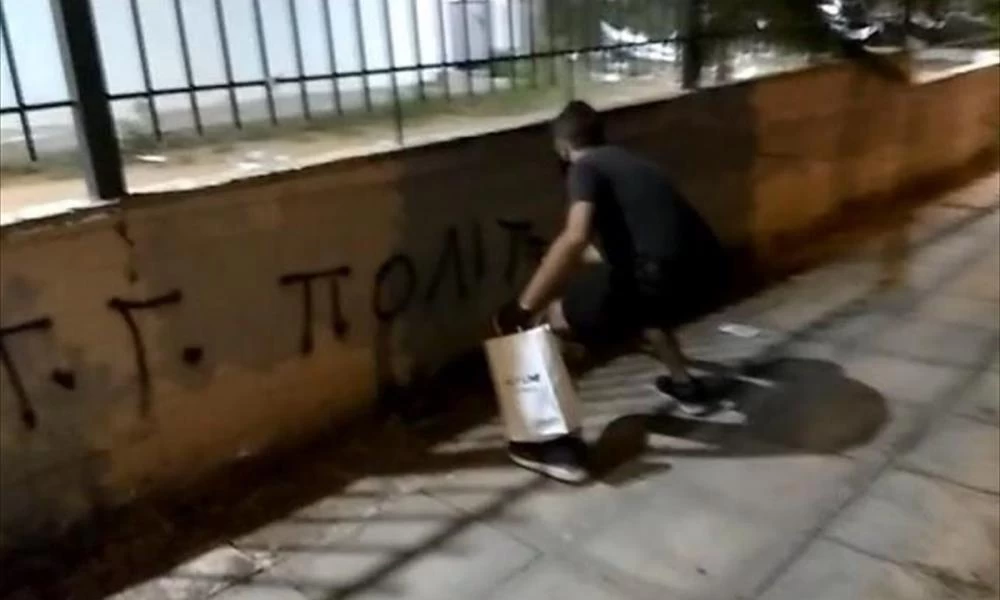 Τρικάκια και συνθήματα από τον Ρουβίκωνα για τους Νεκρούς του "Ιανού"